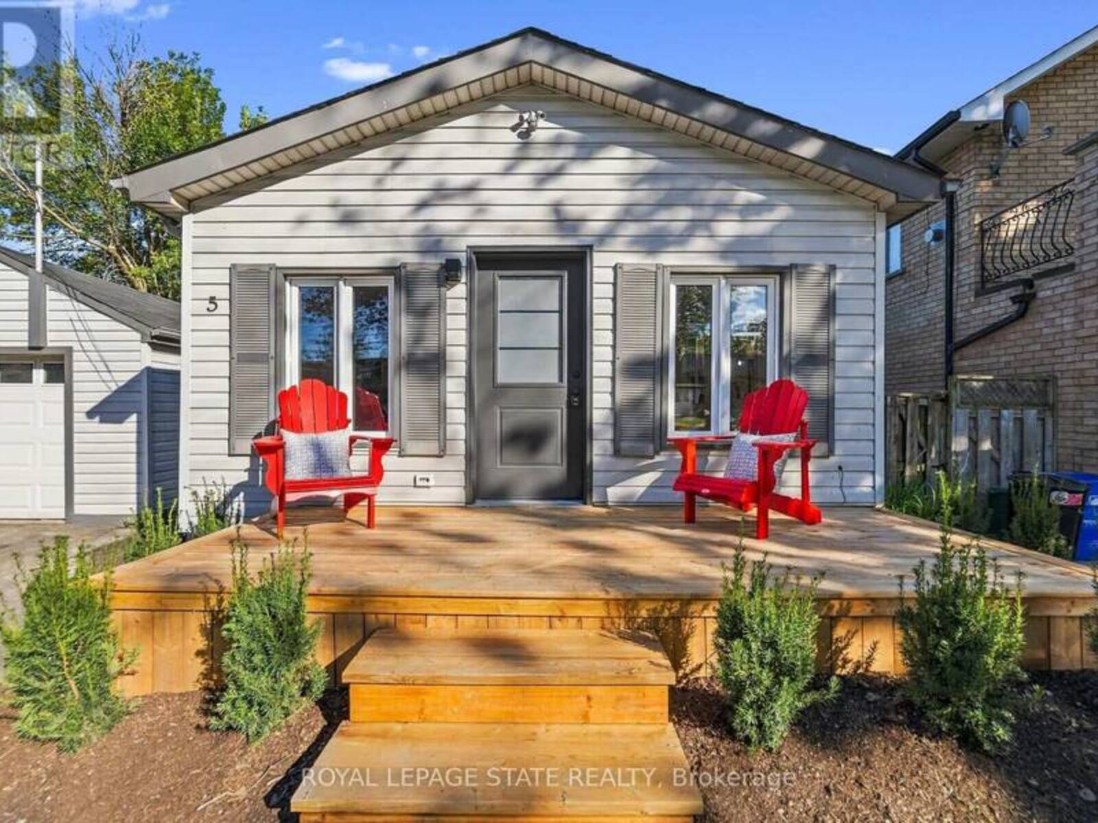 5 HERBERT COURT, Hamilton, Ontario L8E 5A6