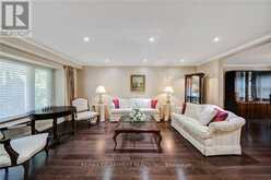 2284 MANSFIELD DRIVE | Burlington Ontario | Slide Image Eight