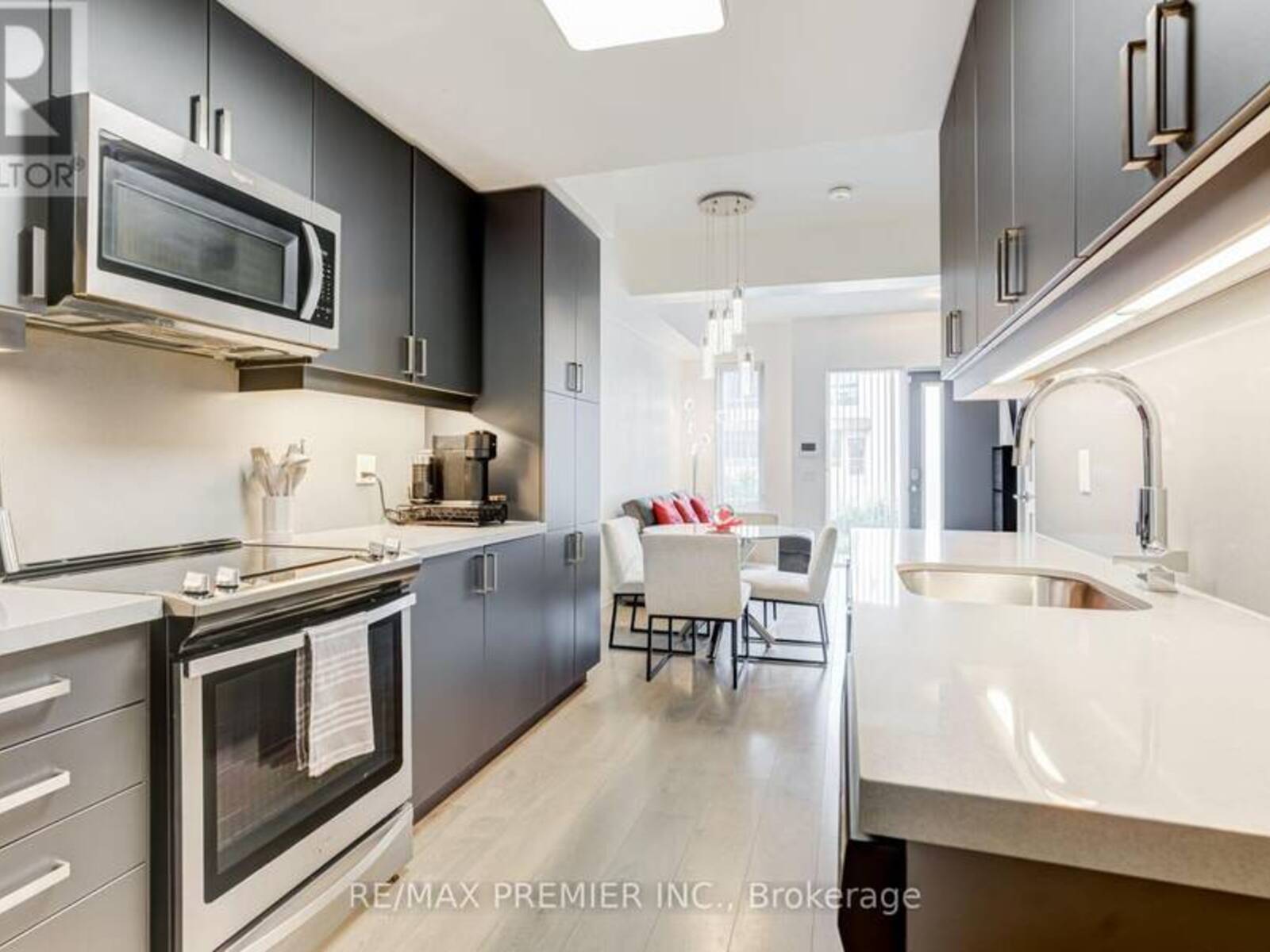 TH 5 - 1010 PORTAGE PARKWAY, Vaughan, Ontario L4K 0K3
