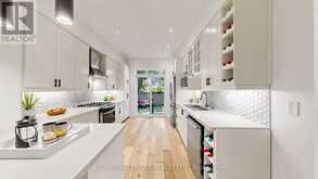 82 CAROLINE AVENUE | Toronto Ontario | Slide Image Eight