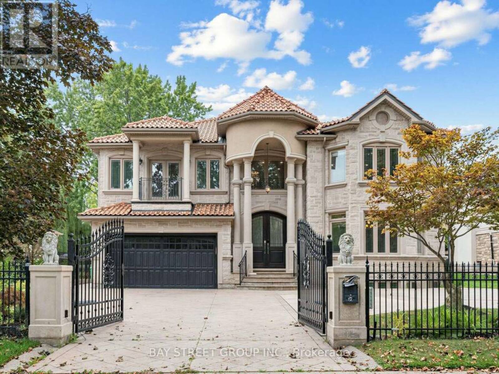2334 HAMMOND ROAD, Mississauga, Ontario L5K 1T2
