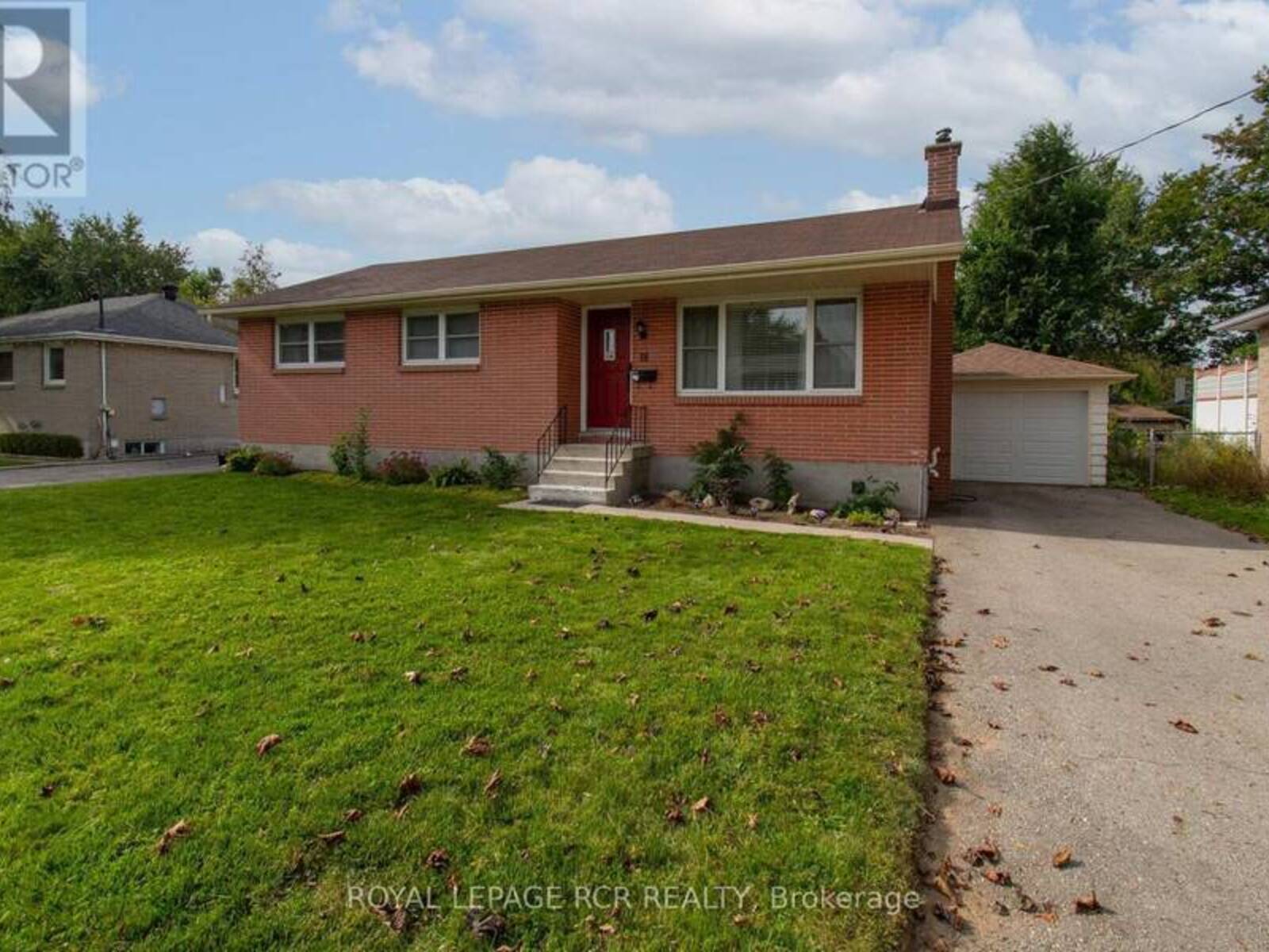 18 OAK STREET, Barrie, Ontario L4M 3V2