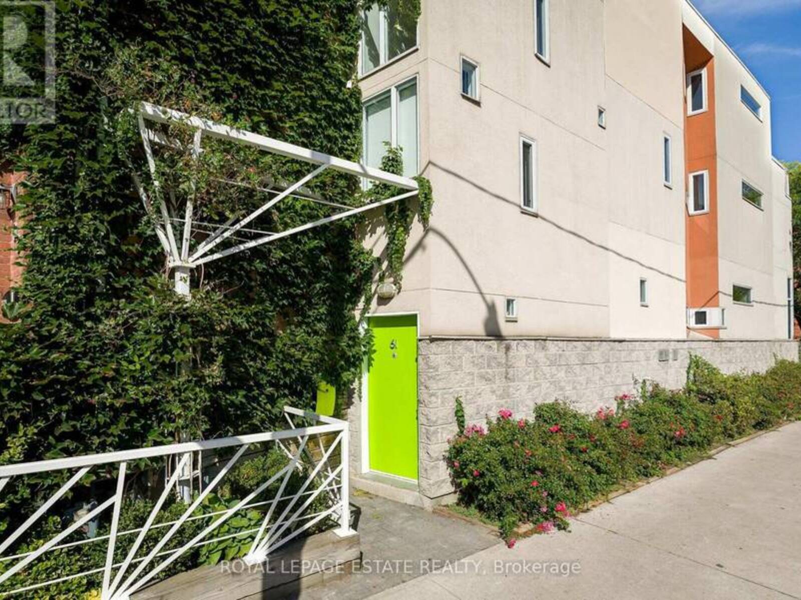 61 SEATON STREET, Toronto, Ontario M5A 2T2