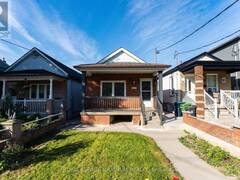 376 MCROBERTS AVENUE Toronto Ontario, M6E 4R2