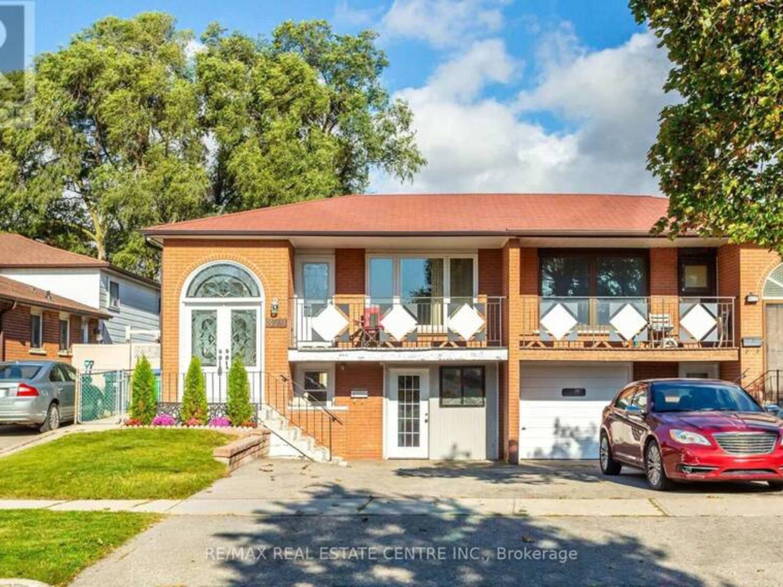 879 CONSORT CRESCENT, Mississauga, Ontario L5C 1J8
