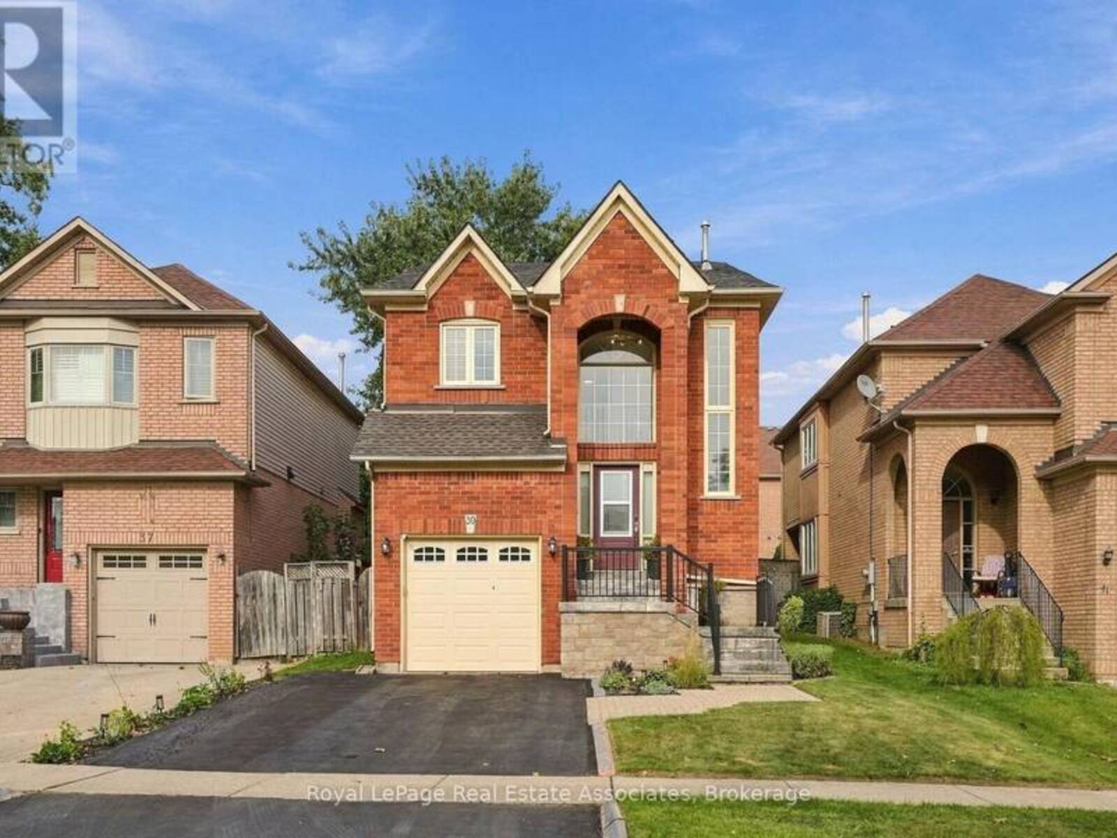 39 SEGWUN ROAD, Hamilton, Ontario L8B 0K2