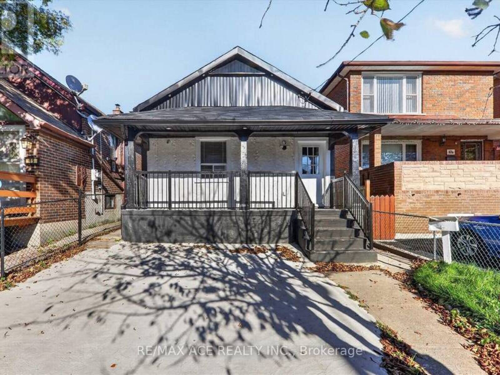 47 LAUREL AVENUE, Toronto, Ontario M1K 3J4