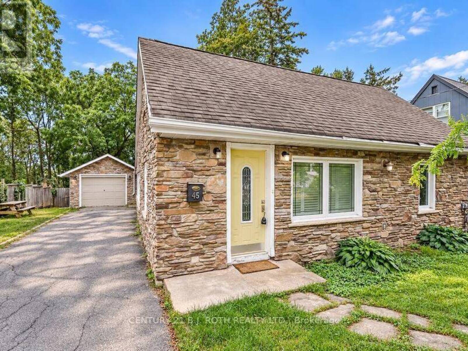 45 GROVE STREET W, Barrie, Ontario L4N 1M6