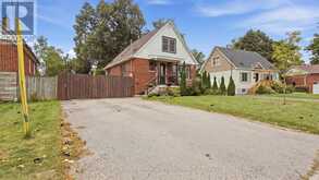 42 DELEVAN CRESCENT | Hamilton Ontario | Slide Image Three