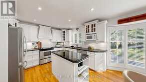 103 PEEVERS CRESCENT | Newmarket Ontario | Slide Image Twelve