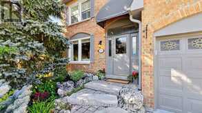 103 PEEVERS CRESCENT | Newmarket Ontario | Slide Image Three