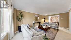 103 PEEVERS CRESCENT | Newmarket Ontario | Slide Image Seven