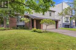 20 SANDERSON CRESCENT | Richmond Hill Ontario | Slide Image Three