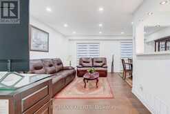 10 KNIGHTSBRIDGE WAY | Markham Ontario | Slide Image Five