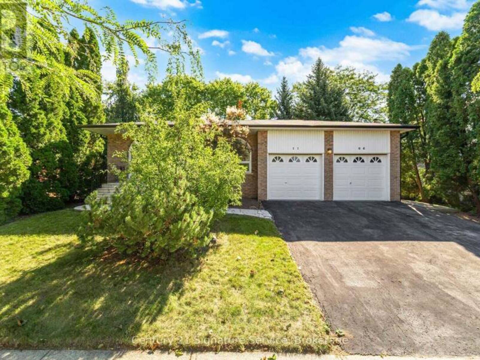 1166 GRAND BOULEVARD, Oakville, Ontario L6H 2V1