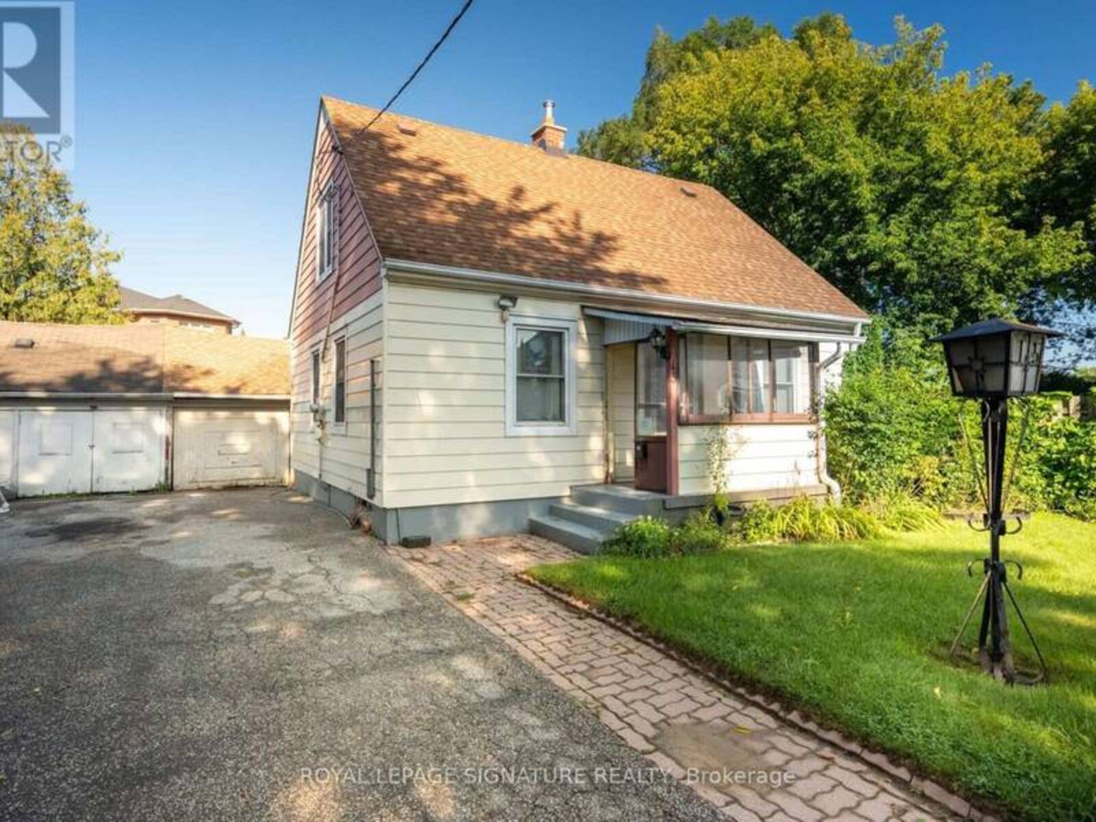 15 KEMP SQUARE, Toronto, Ontario M6M 2V5