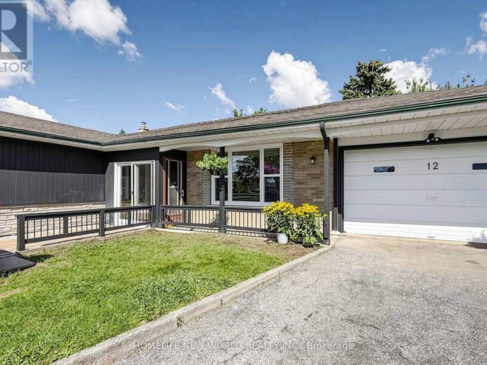12 GREYFRIAR COURT, Toronto, Ontario M3N 2A9