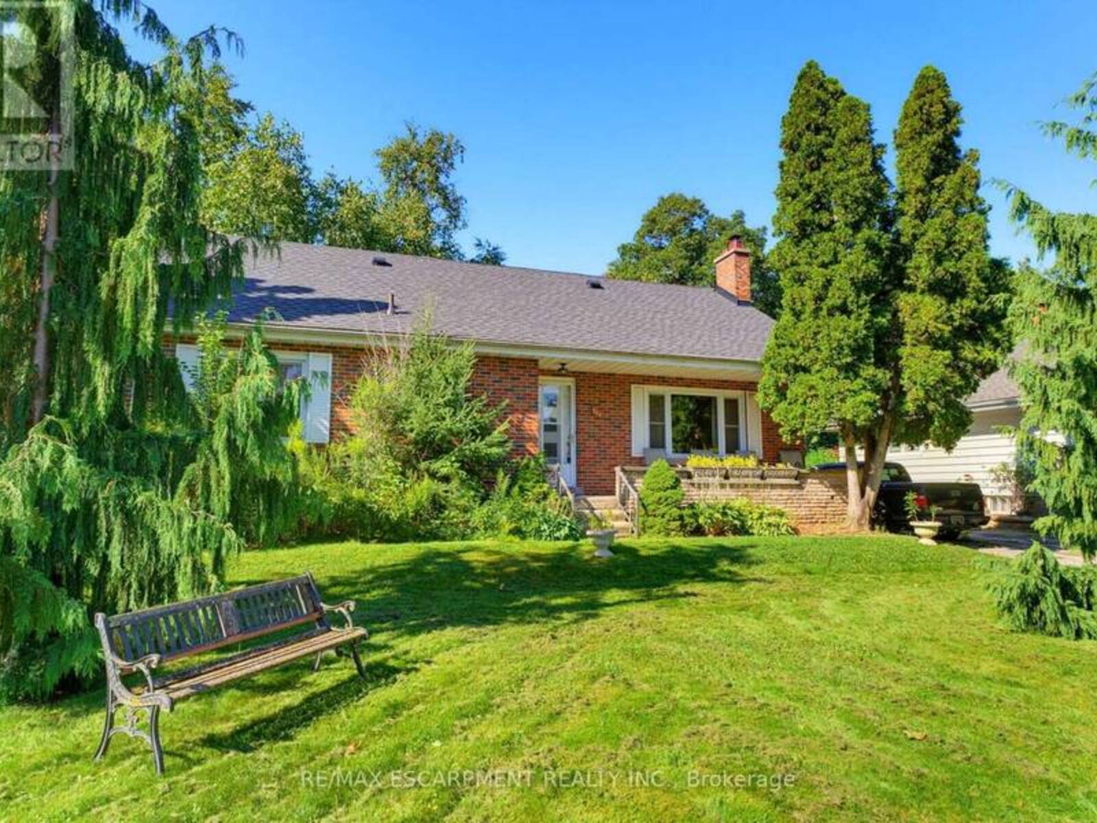 940 HARVEY PLACE, Burlington, Ontario L7T 3G1