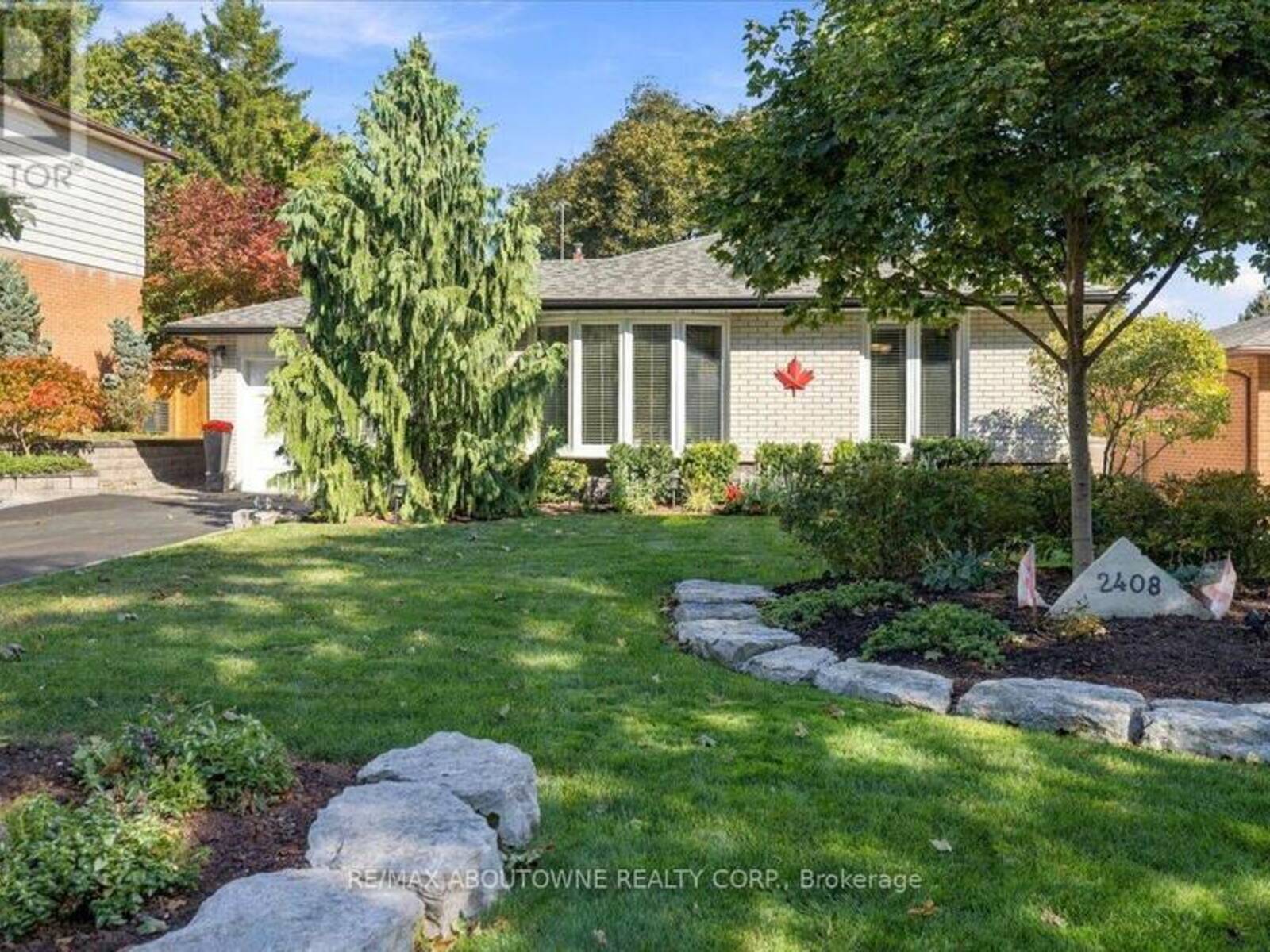 2408 HEREFORD CRESCENT, Burlington, Ontario L7P 1X3