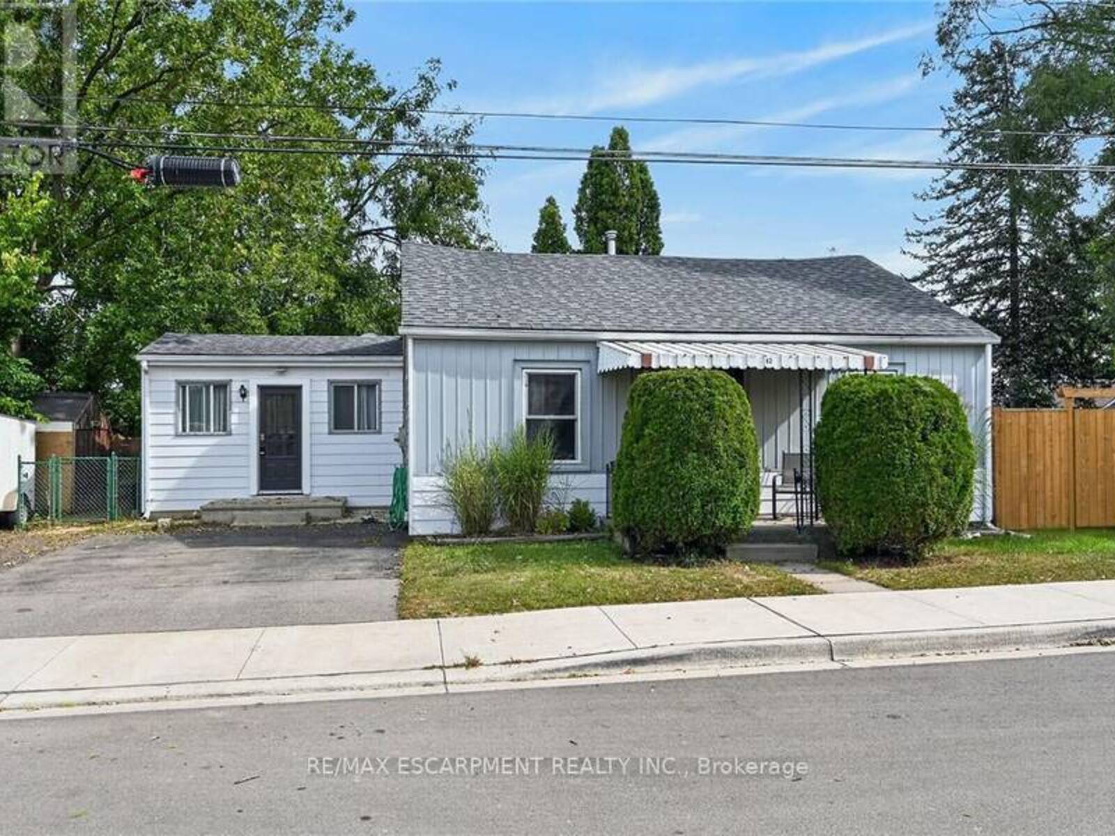 82 DIVISION STREET, Brantford, Ontario N3S 2P5