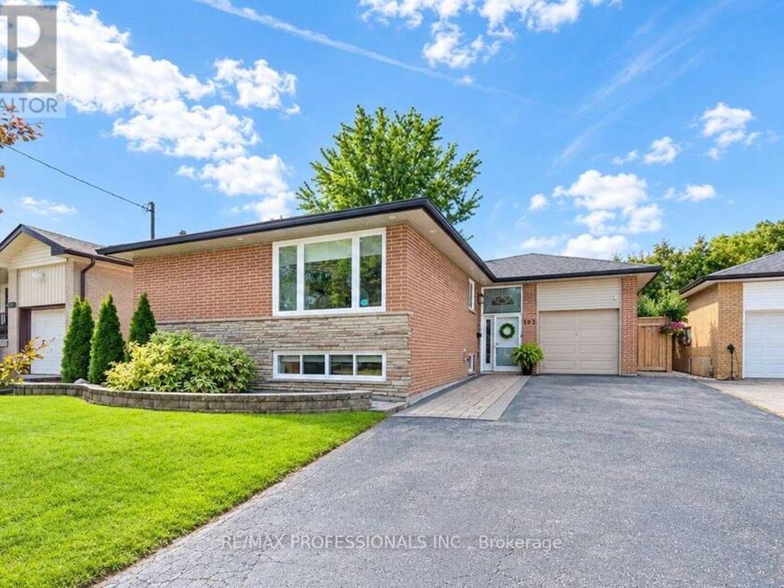 103 WEST DEANE PARK DRIVE, Toronto, Ontario M9B 2S5