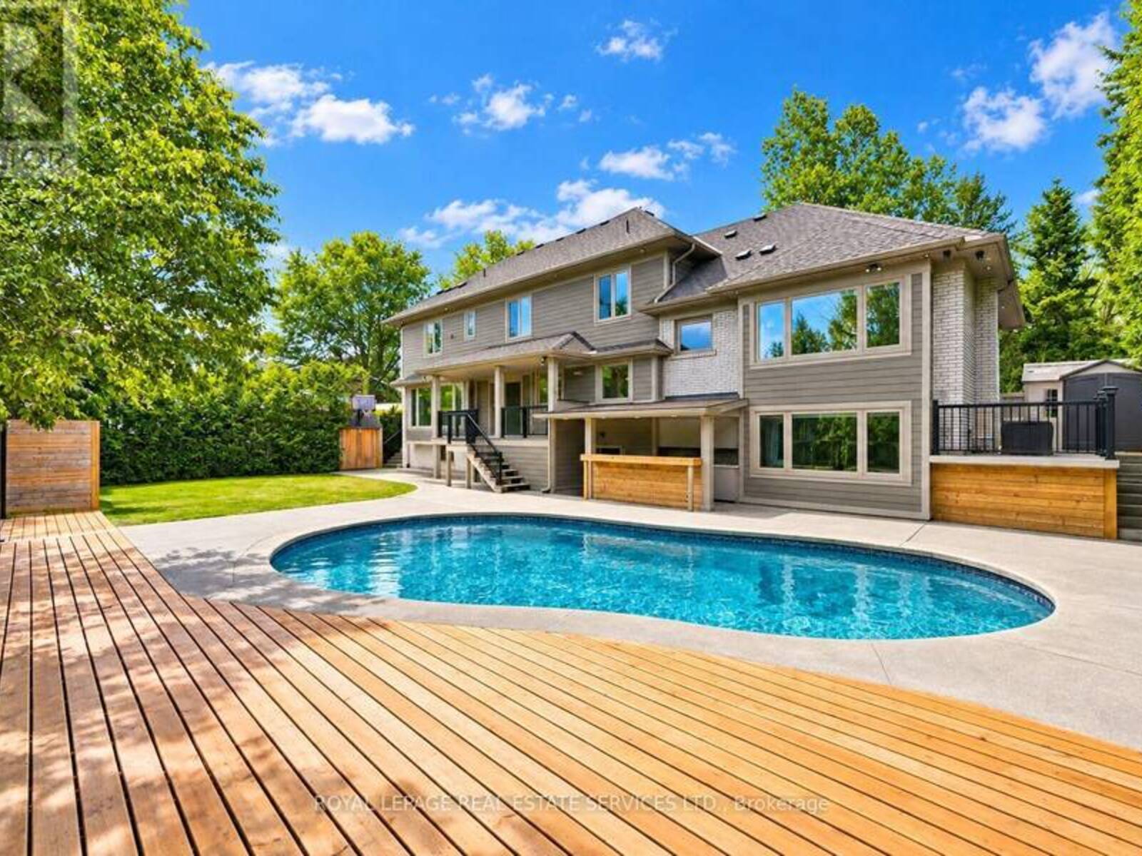 1601 VENETIA DRIVE, Oakville, Ontario L6L 1K8