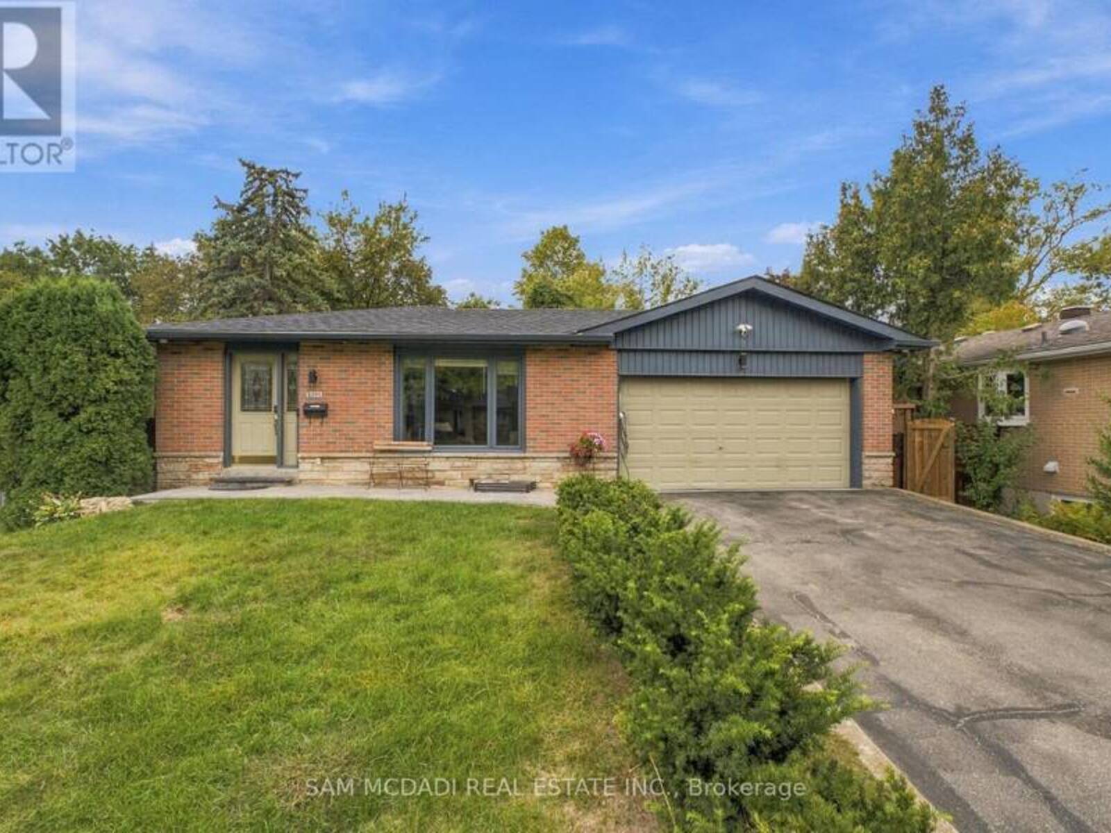2009 DELANEY DRIVE, Mississauga, Ontario L5J 3L3