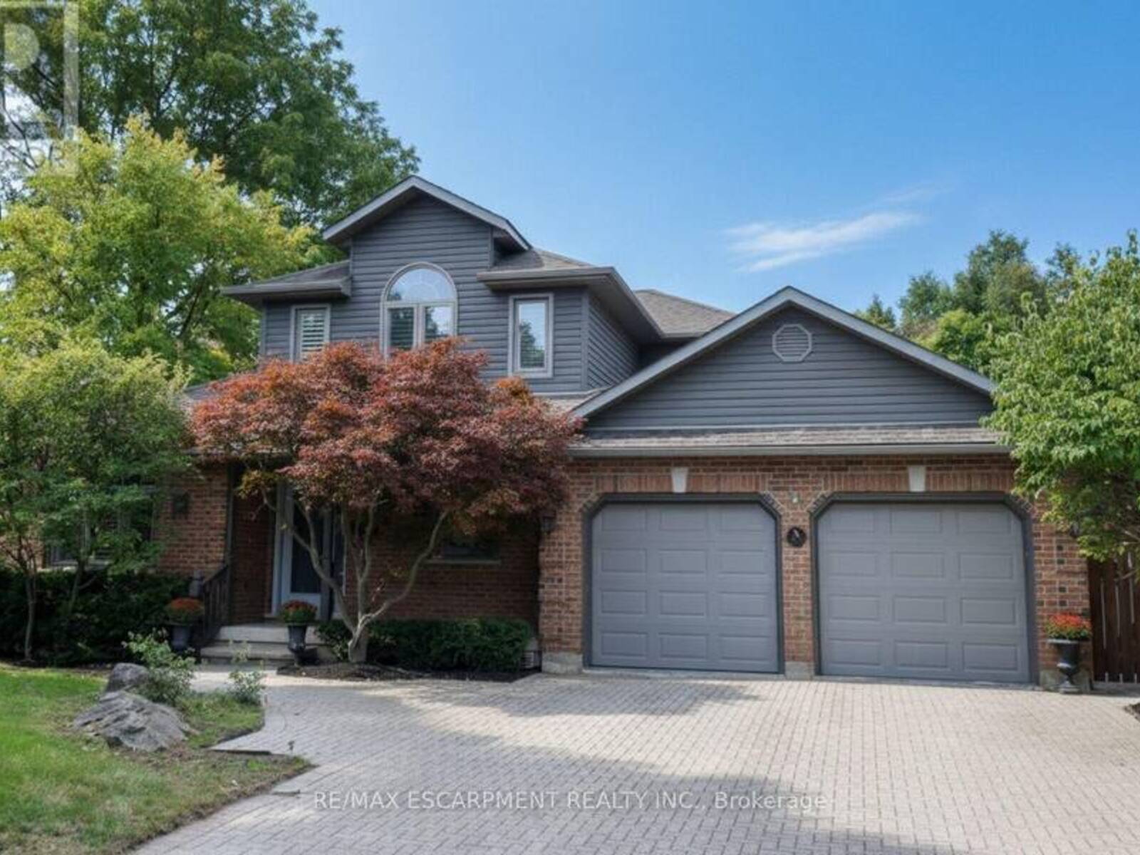 715 BATEMAN COURT, Burlington, Ontario L7T 4K5