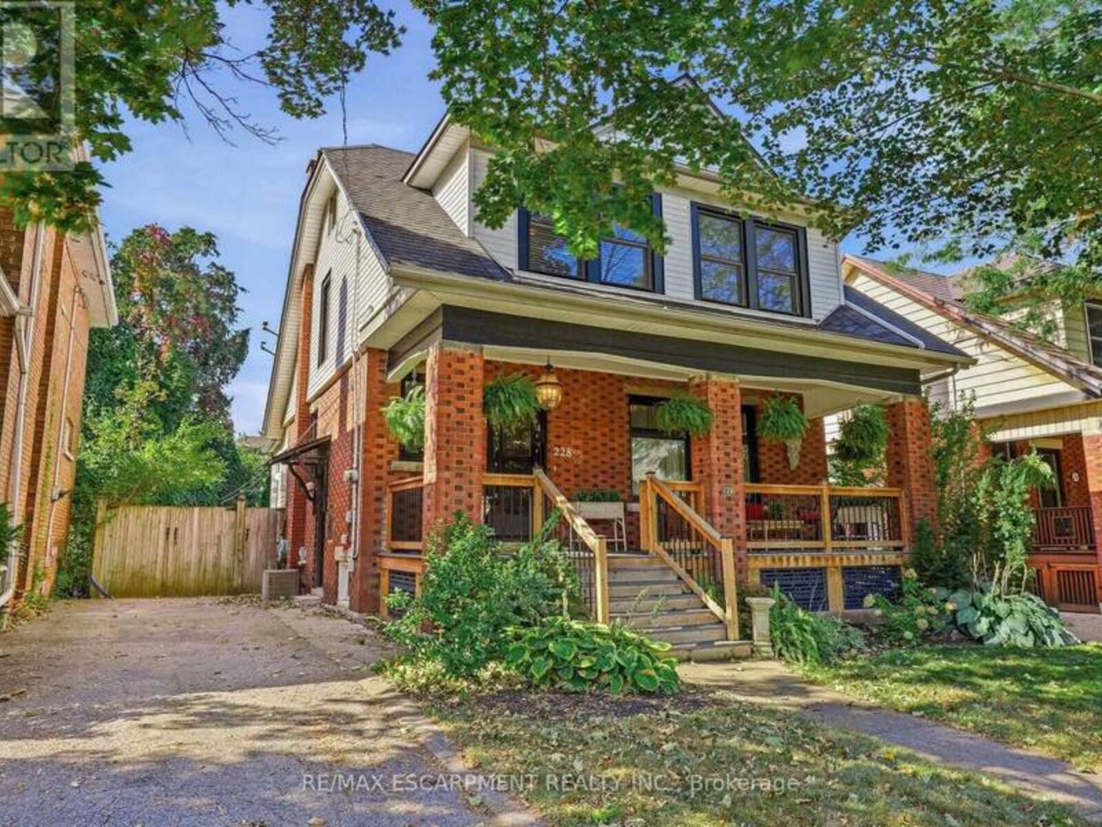 228 SHERMAN AVENUE S, Hamilton, Ontario L8M 2R3