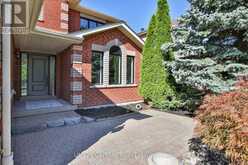 42 BAMBI CRESCENT | Georgina Ontario | Slide Image Two