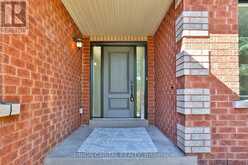 42 BAMBI CRESCENT | Georgina Ontario | Slide Image Four