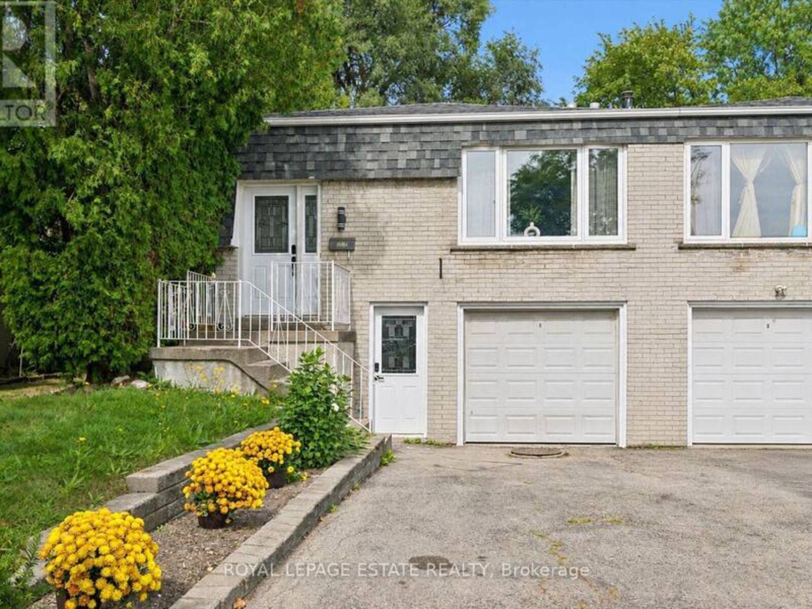 3325 STRABANE DRIVE, Mississauga, Ontario L5C 1W9