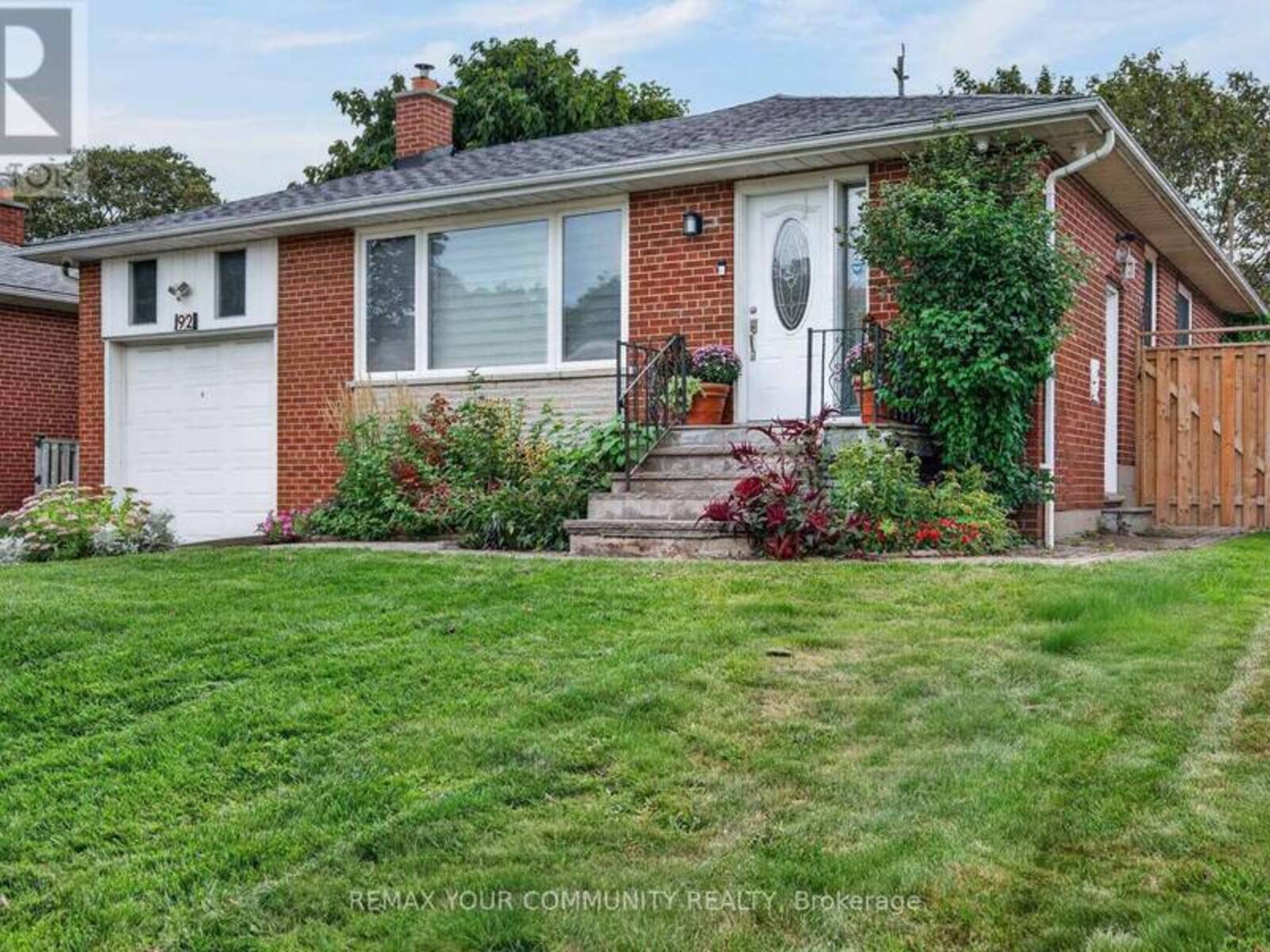 92 BEAVER BEND CRESCENT, Toronto, Ontario M9B 5R6