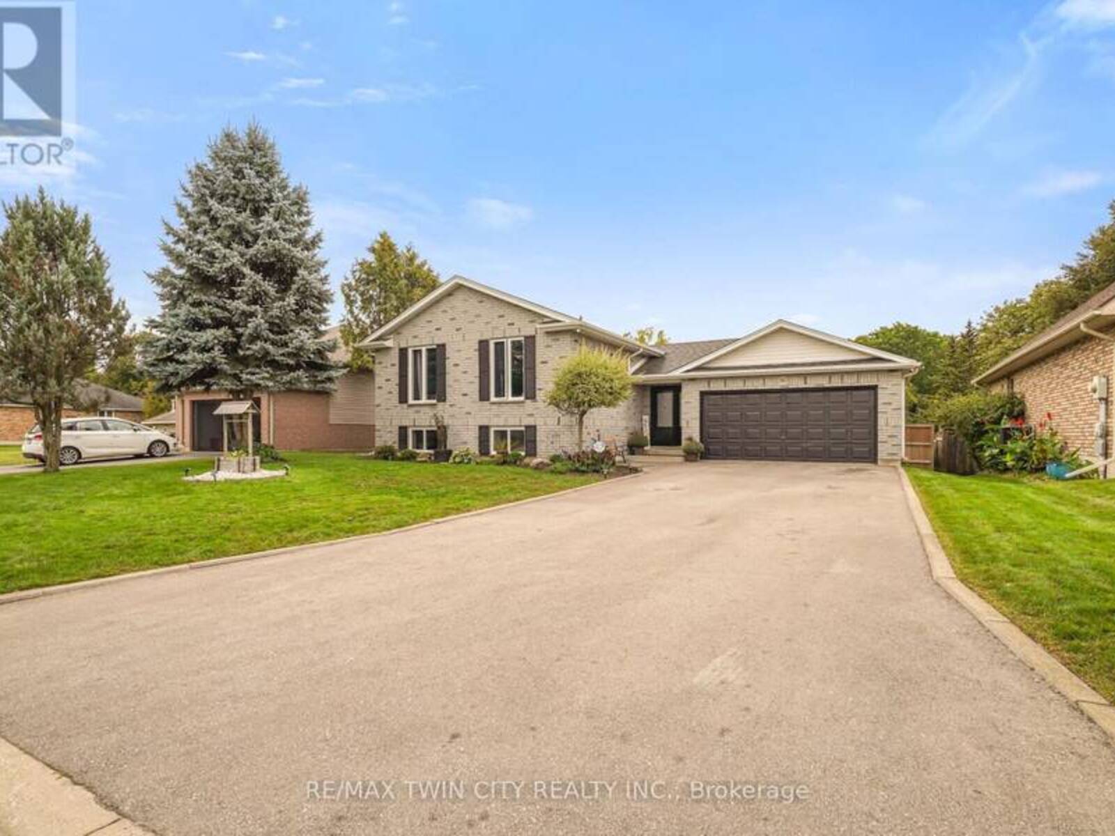 26 MACPHERSON DRIVE, Paris, Ontario N3L 4C6