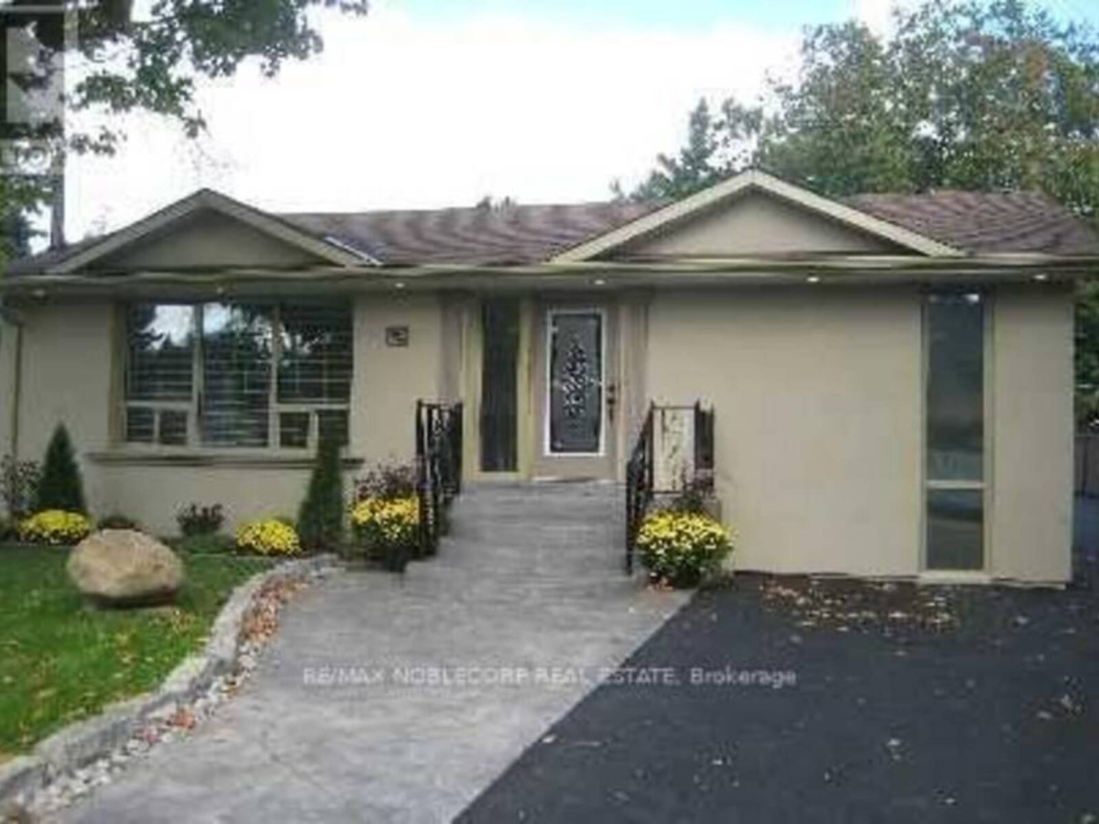 102 HUMBER CRESCENT, King, Ontario L0G 1K0