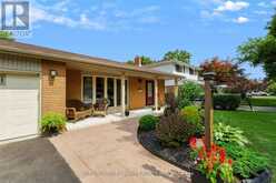 659 CHERRYWOOD DRIVE | Burlington Ontario | Slide Image Three