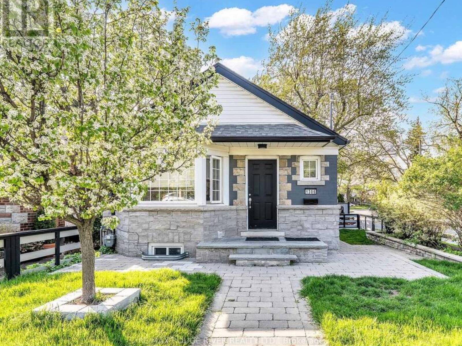 1306 KINGSTON ROAD, Toronto, Ontario M1N 1P5