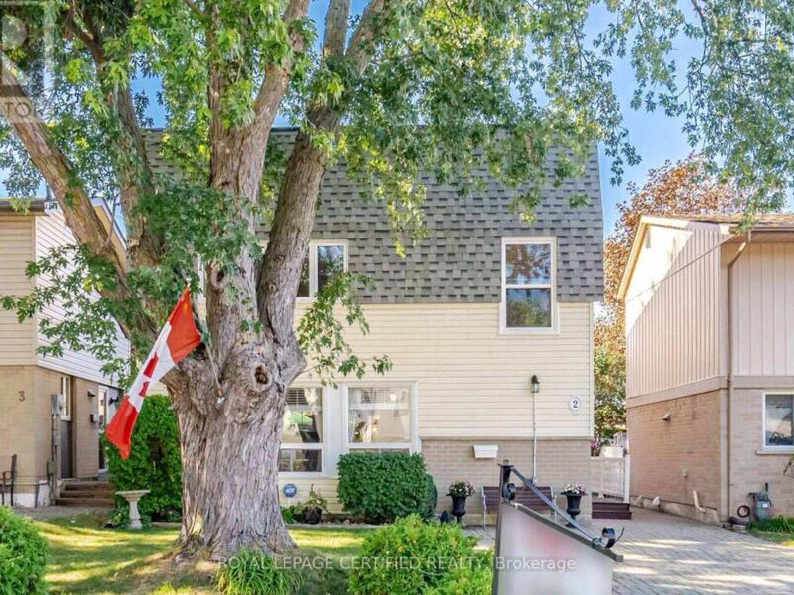 2 GROVE PARK SQUARE, Brampton, Ontario L6S 2K3