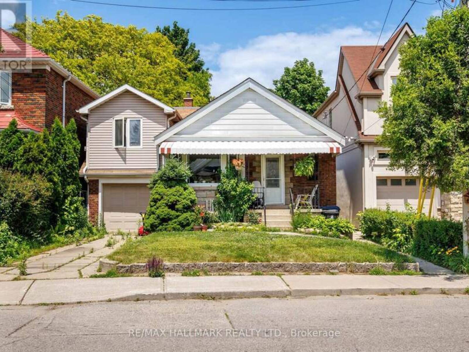 8 DAVIES CRESCENT, Toronto, Ontario M4J 2X5