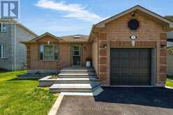 17 BENJAMIN LANE | Barrie Ontario | Slide Image Two