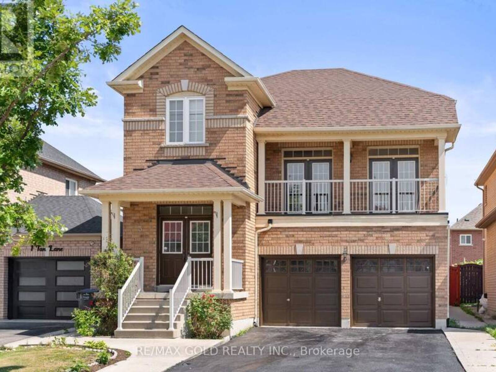 3 TAN LANE, Brampton, Ontario L6P 0Z9