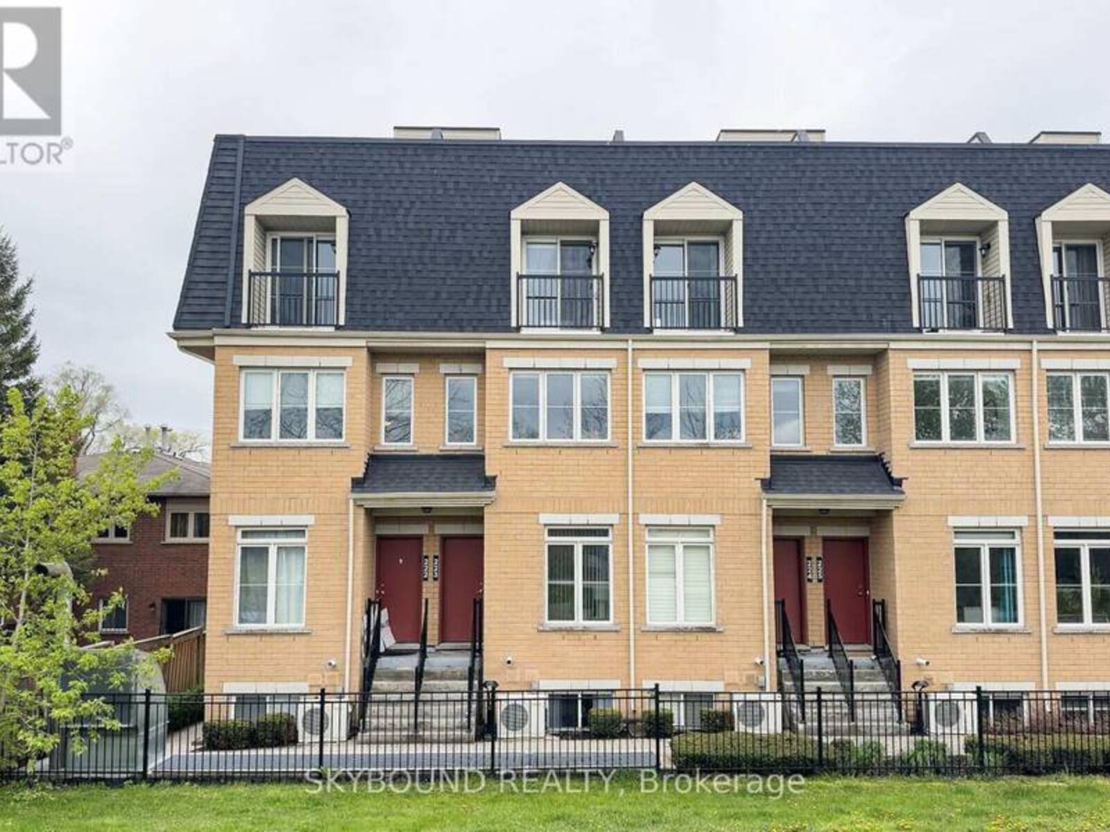 380 HOPEWELL AVENUE, Toronto, Ontario M6E 2S2