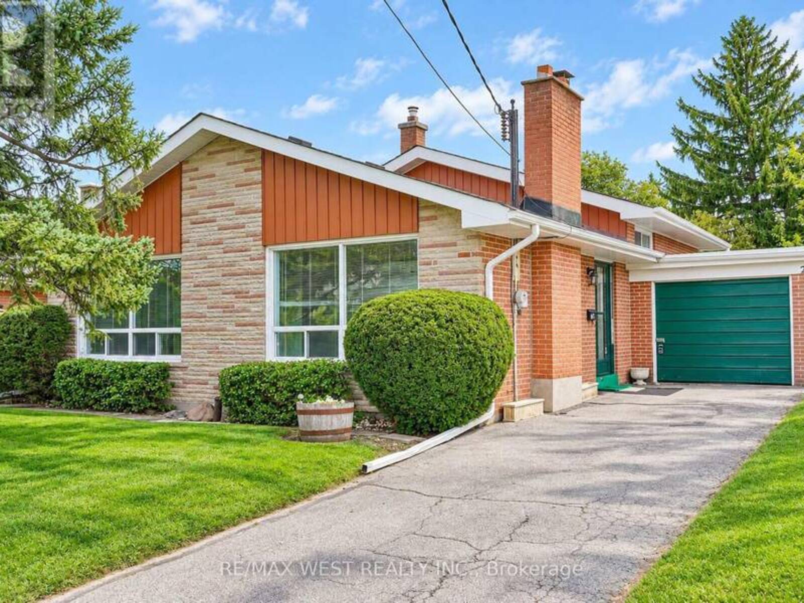 215 ACTON AVENUE, Toronto, Ontario M3H 4H8