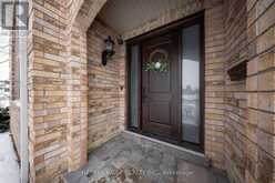10 FARMCREST COURT | Nobleton Ontario | Slide Image Five