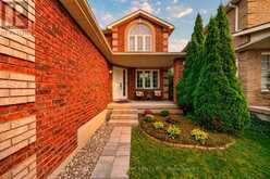 34 BALMORAL PLACE | Barrie Ontario | Slide Image Five