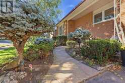 1060 DOWLAND CRESCENT | Burlington Ontario | Slide Image Three