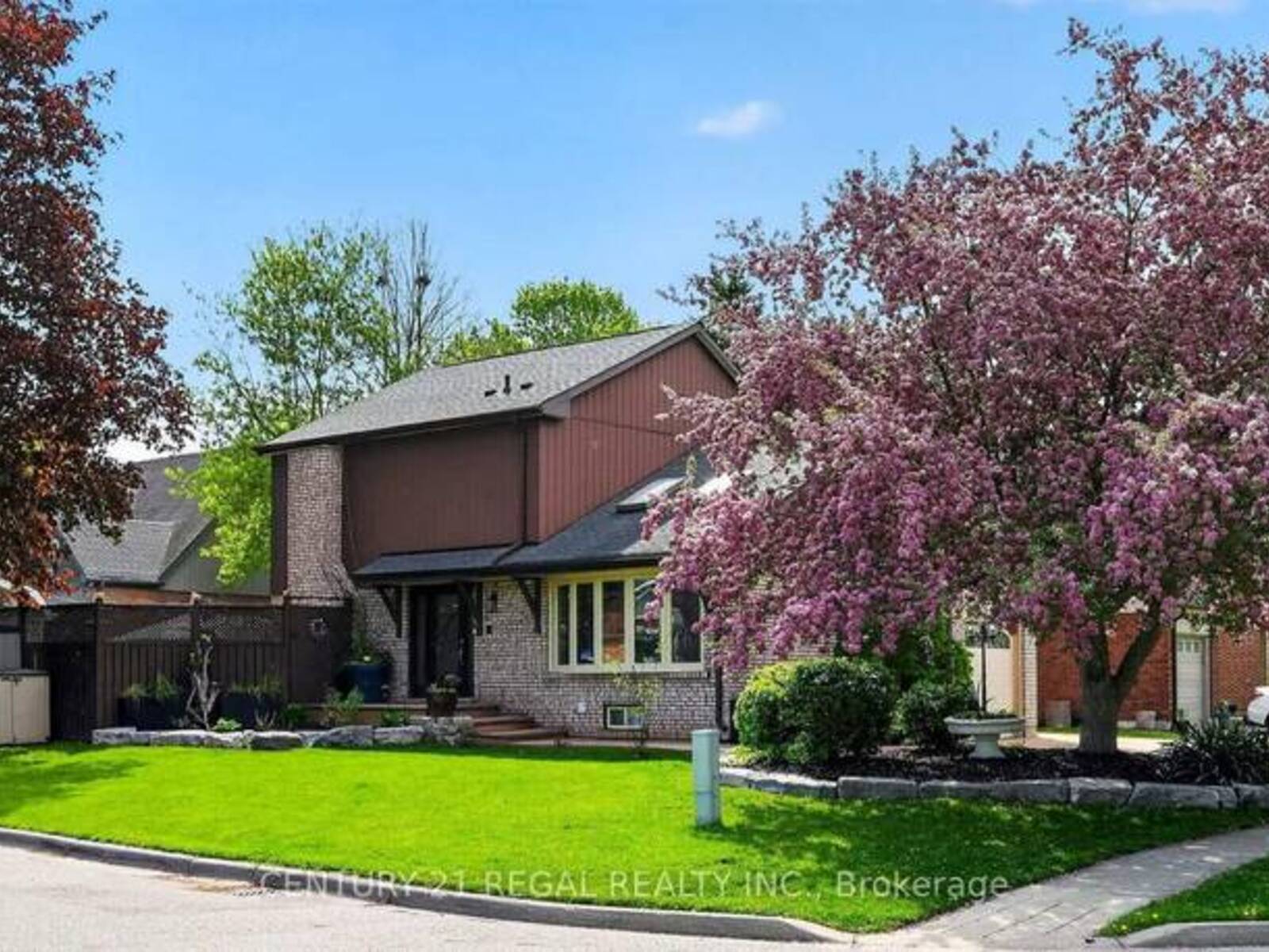 481 CAMELOT DRIVE W, Oshawa, Ontario L1K 1M5