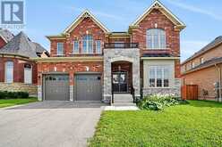 55 SANFORD CIRCLE | Springwater Ontario | Slide Image Two
