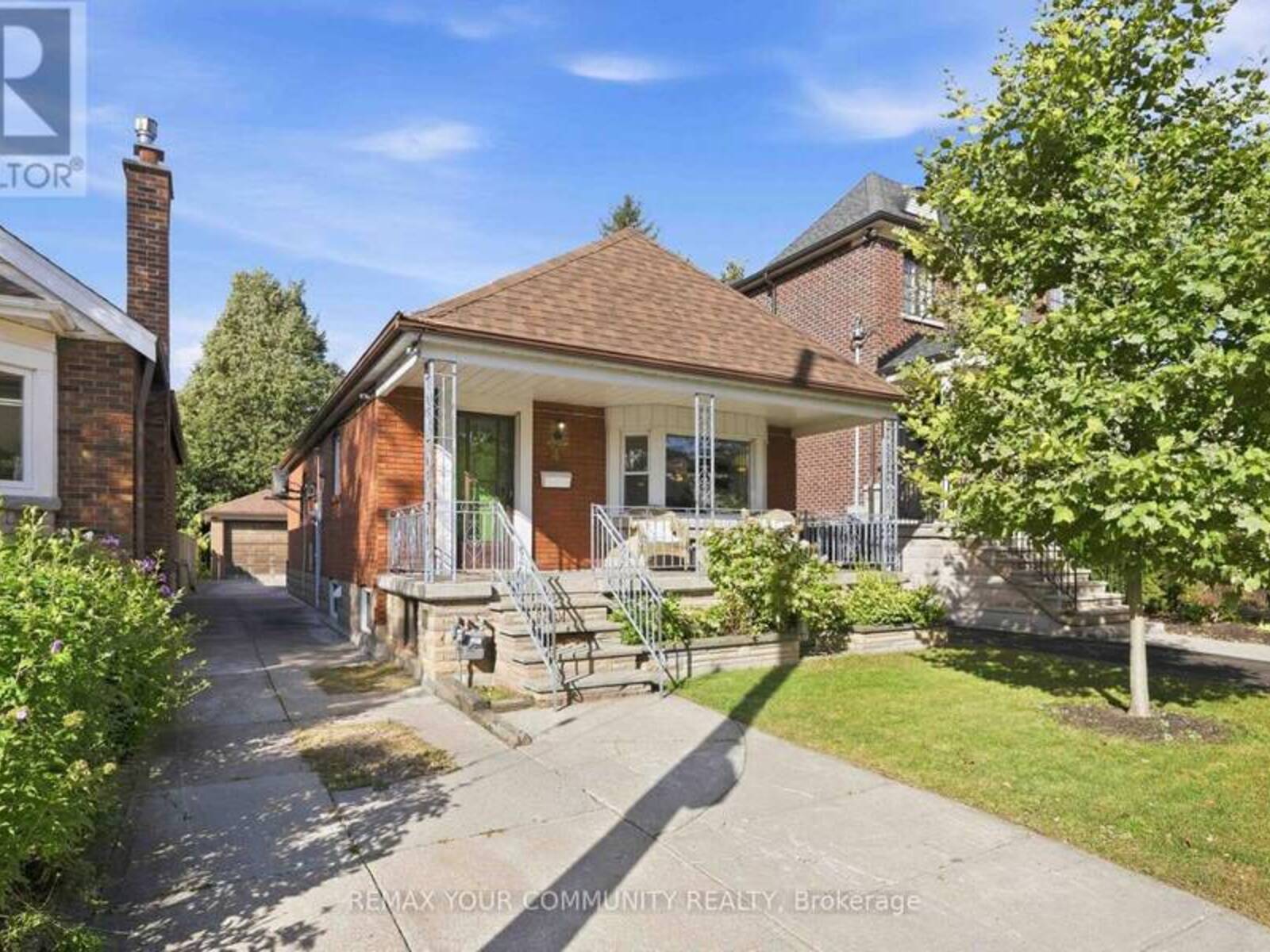 4 CRESTLAND AVENUE, Toronto, Ontario M4C 3L1