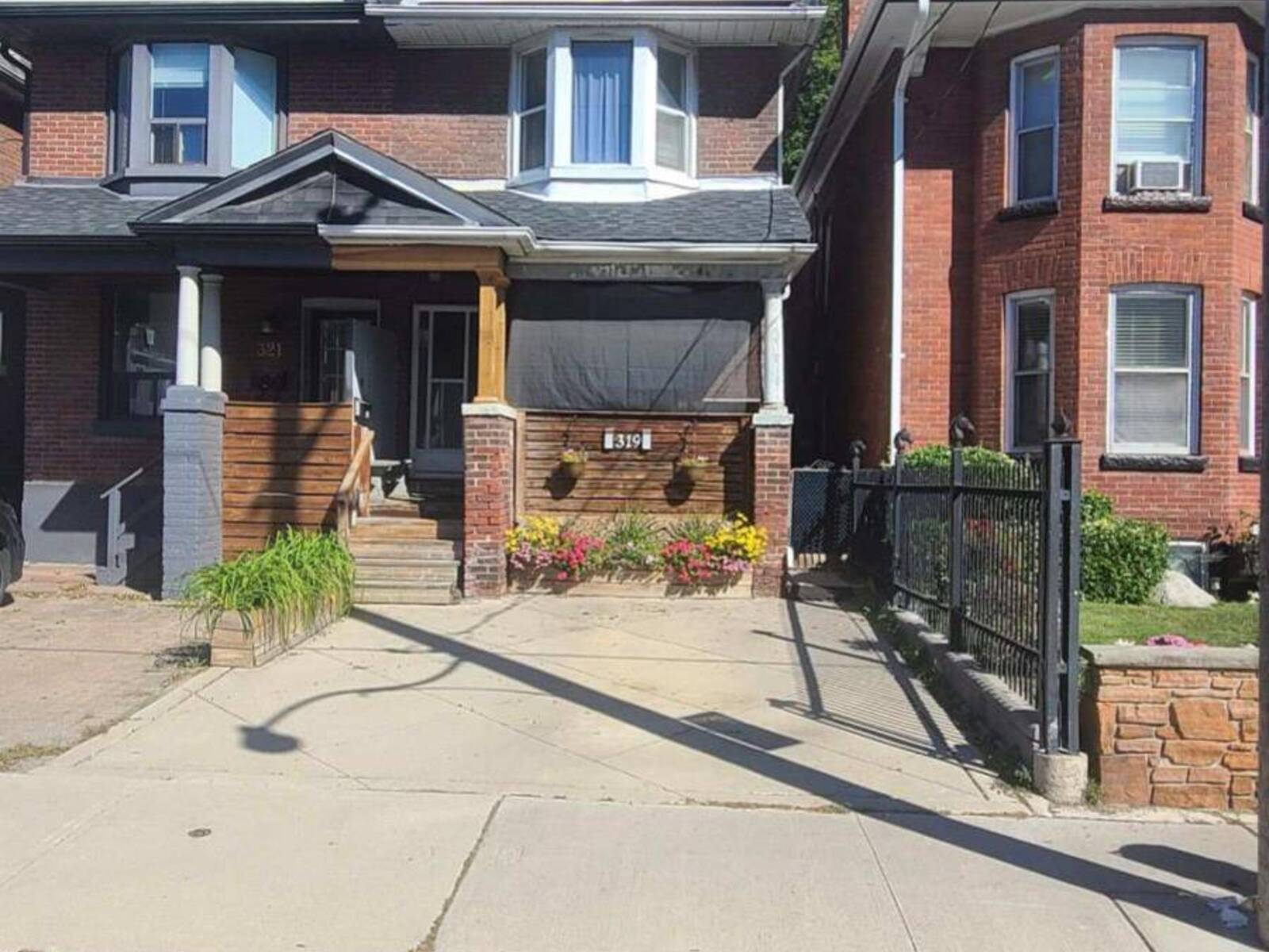319 WOODBINE AVENUE, Toronto, Ontario M4L 3P3